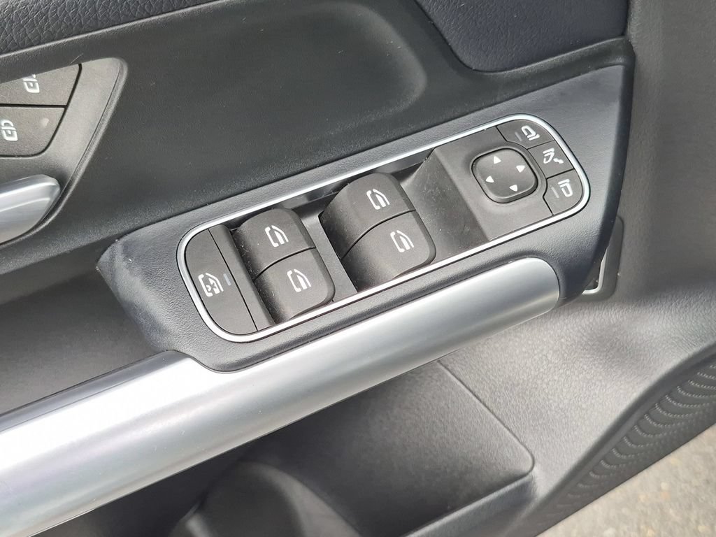 Used 2025 Mercedes-Benz GLA 250 image 13