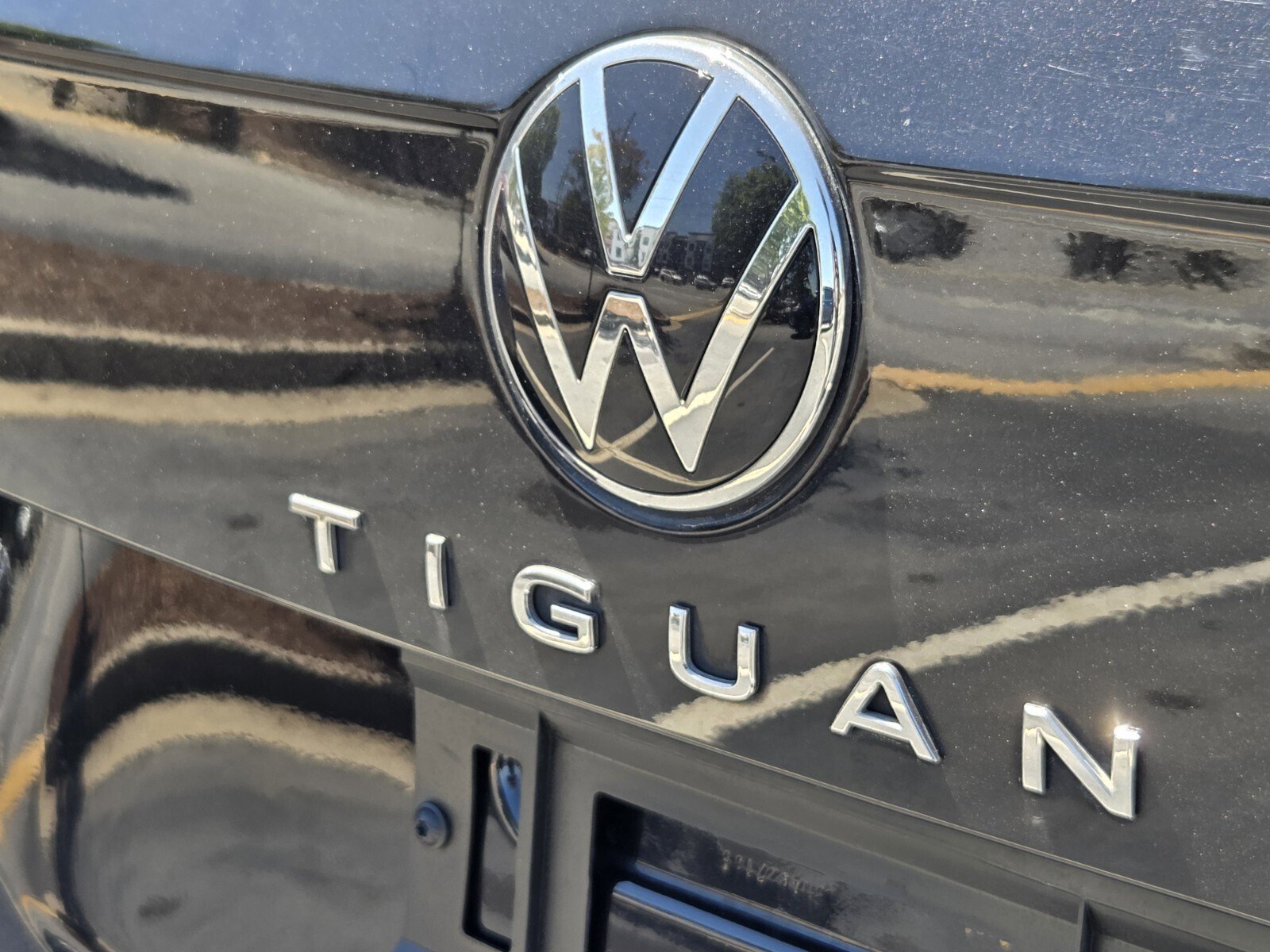 Used 2022 Volkswagen Tiguan SE R-Line FWD image 29