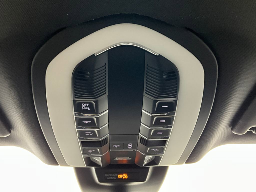 Used 2018 Porsche Macan AWD/4WD image 13
