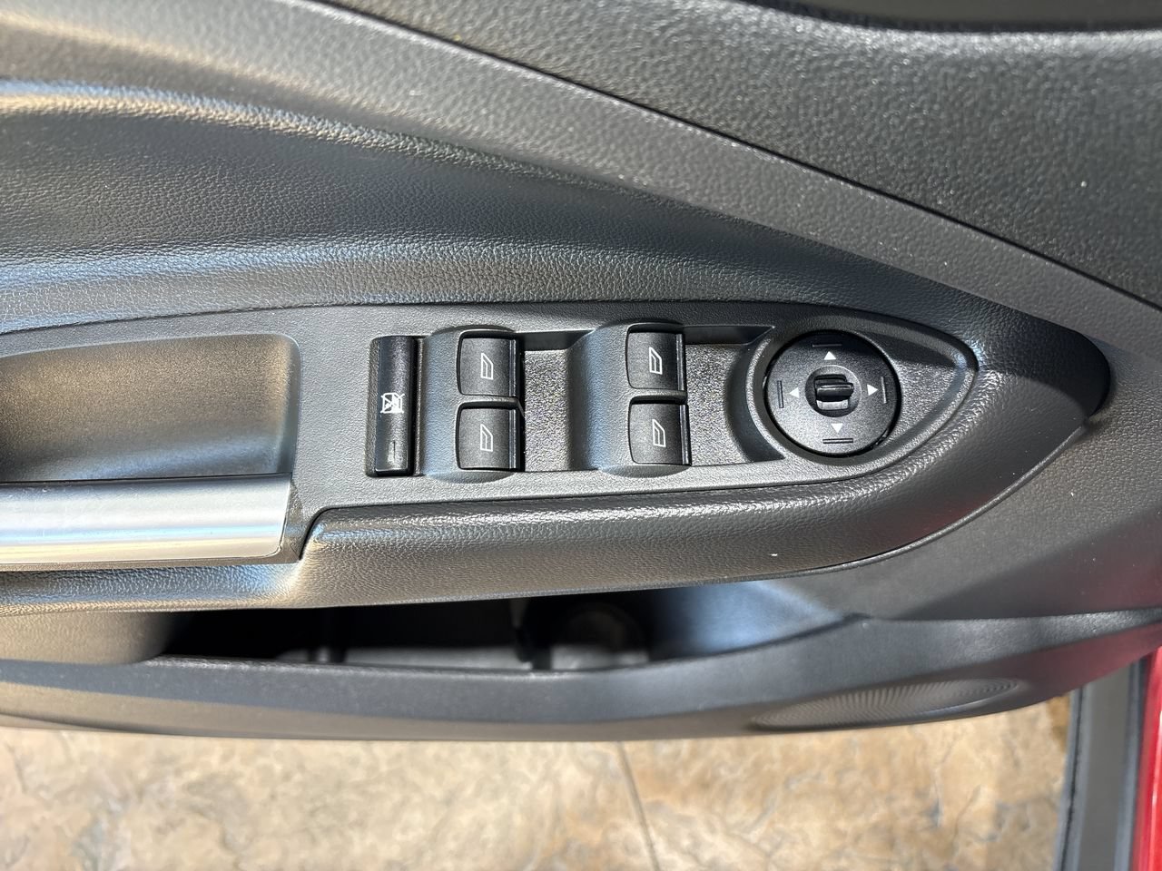 Used 2017 Ford Escape SE FWD image 13