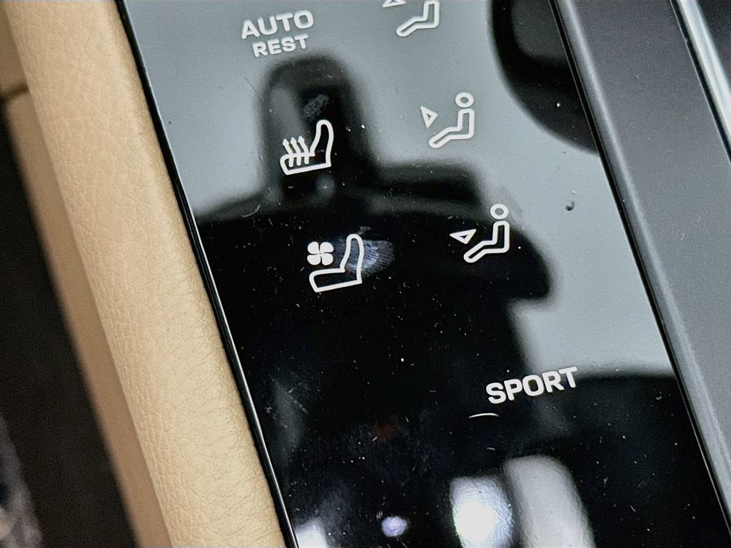 New 2026 Porsche Macan AWD/4WD image 23