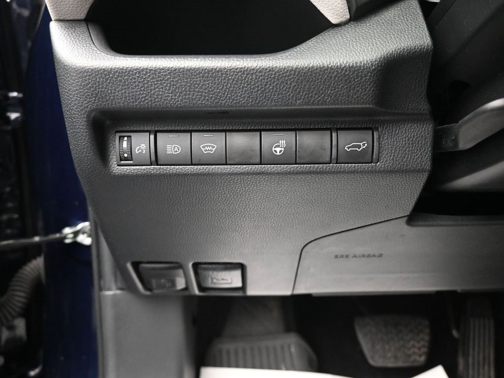 Used 2023 Toyota RAV4 XLE Premium image 20