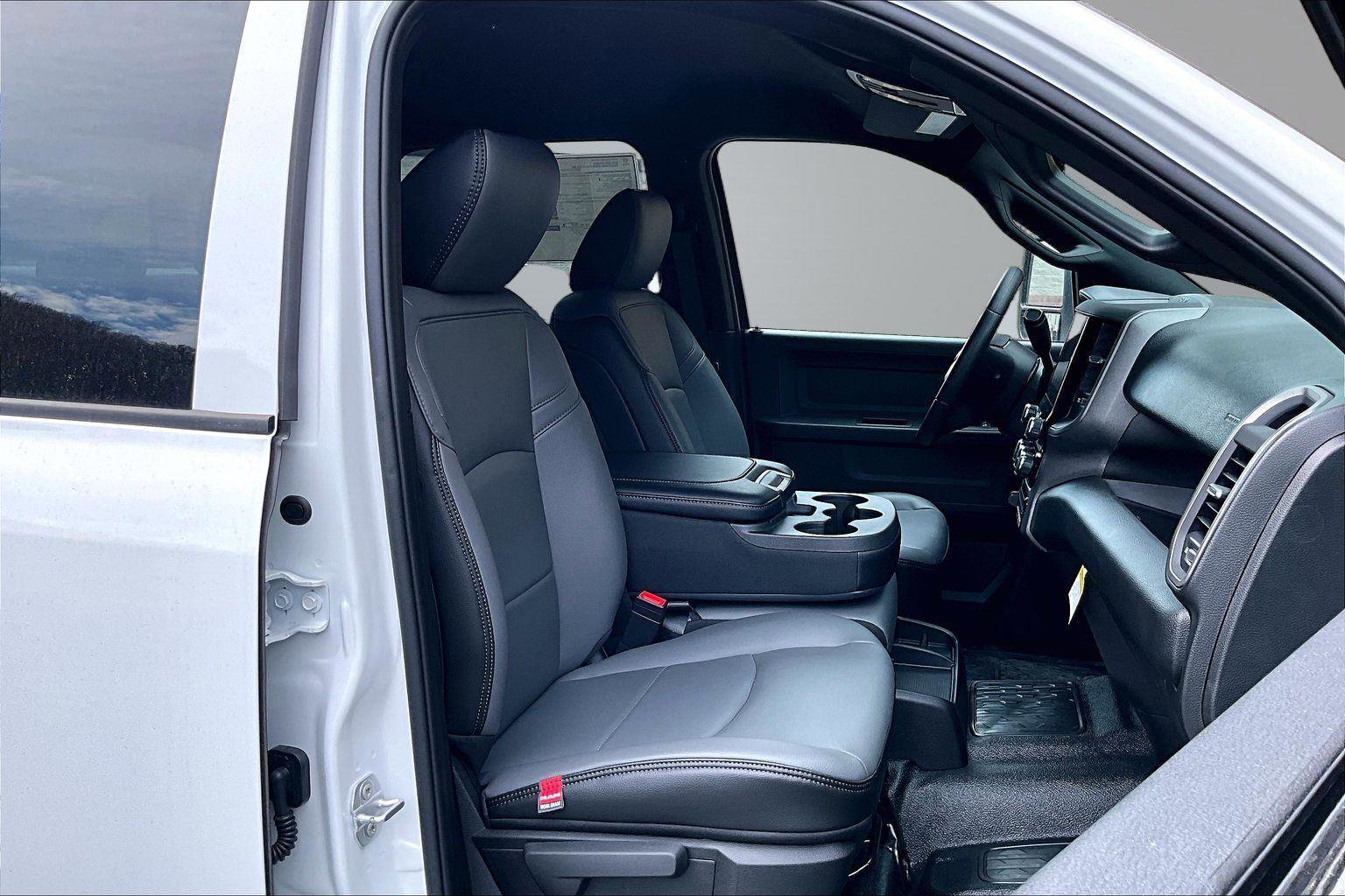 New 2026 RAM 3500 Tradesman w/ Chrome Appearance Group A AWD/4WD image 9
