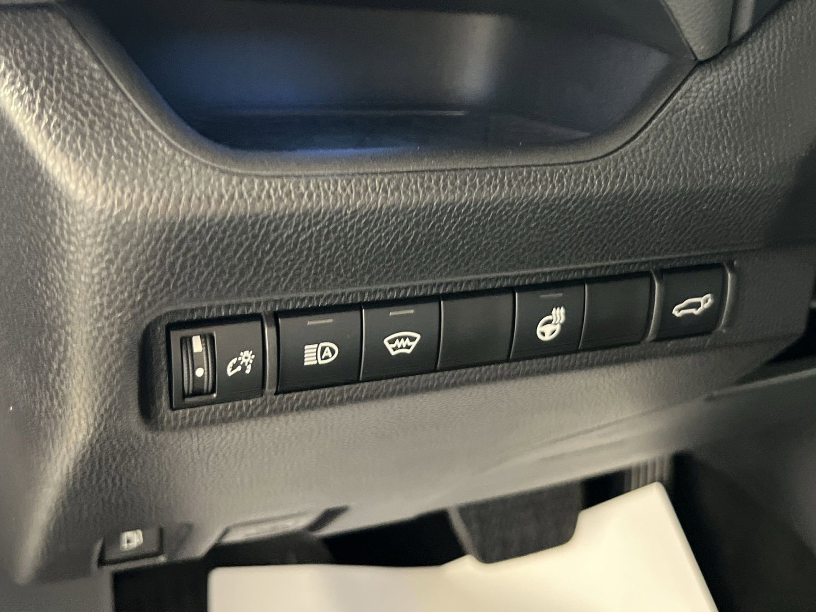 Used 2025 Toyota RAV4 XSE w/ Weather Package image 31