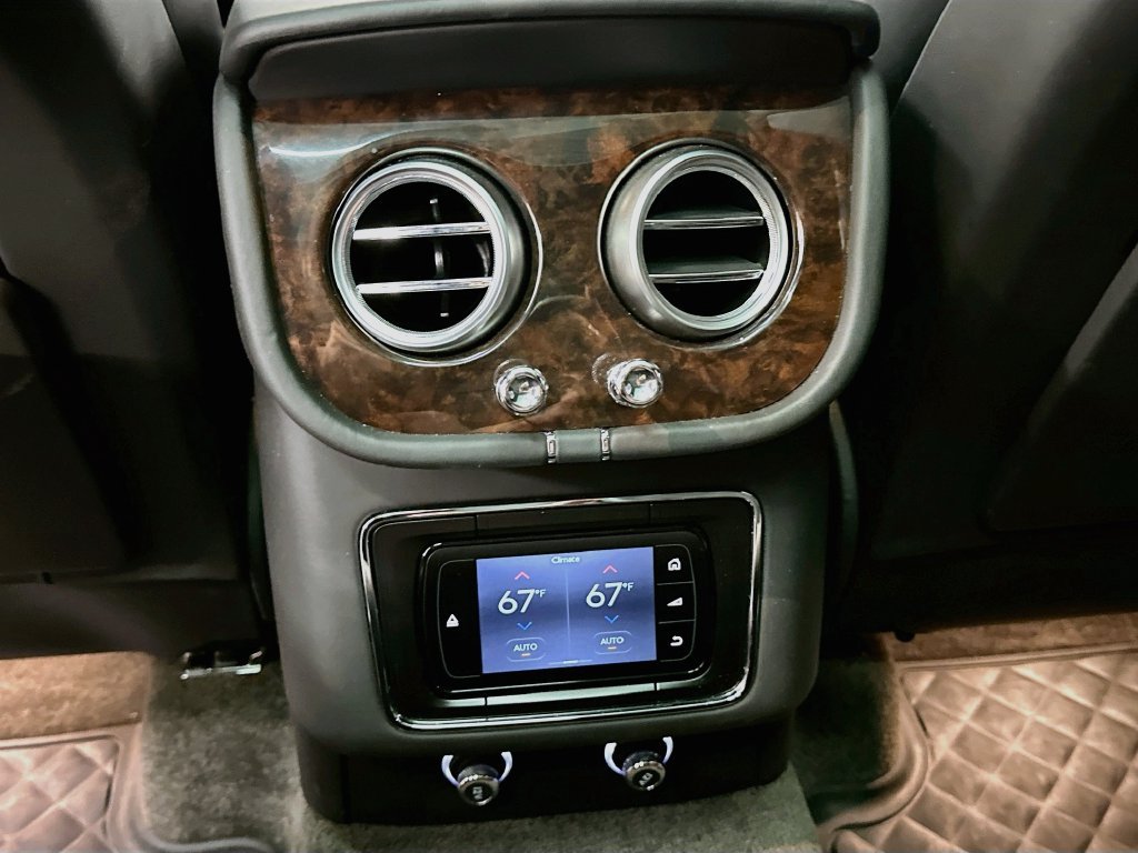 Used 2018 Bentley Bentayga AWD/4WD image 26