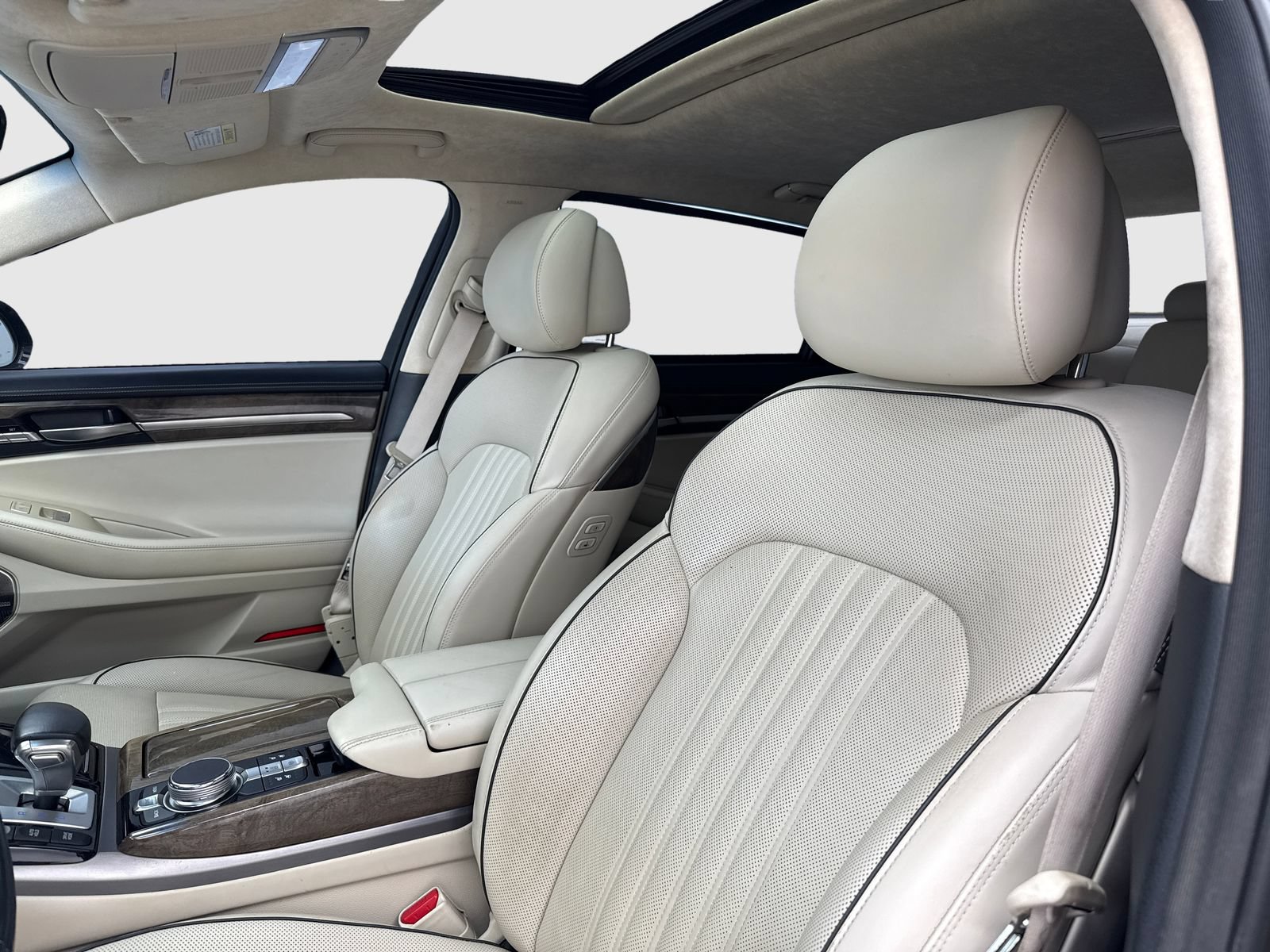 Used 2019 Genesis G90 3.3T Premium RWD image 15