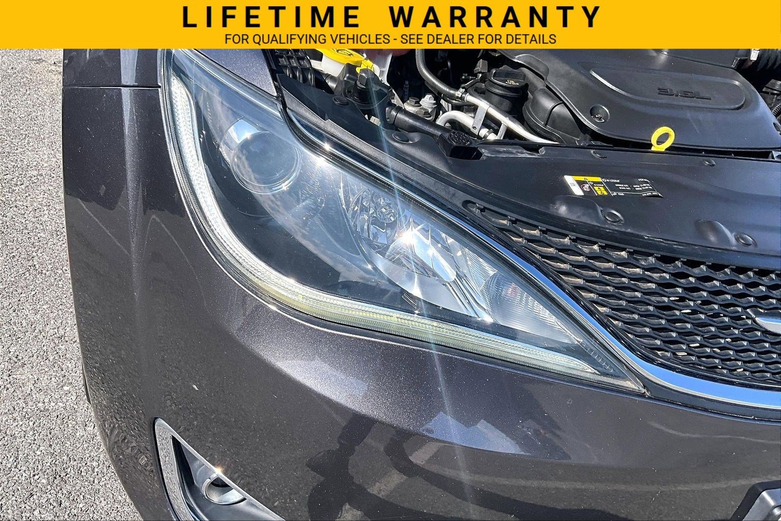 Used 2020 Chrysler Pacifica Limited FWD image 32