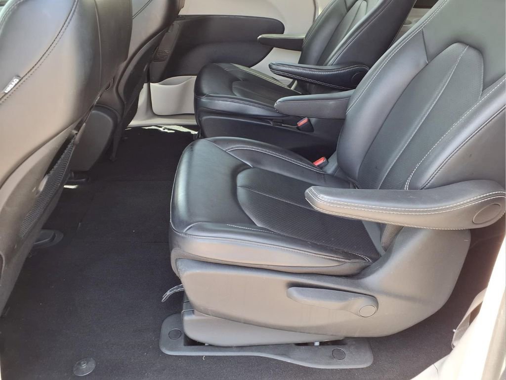 Used 2024 Chrysler Pacifica Limited FWD image 24