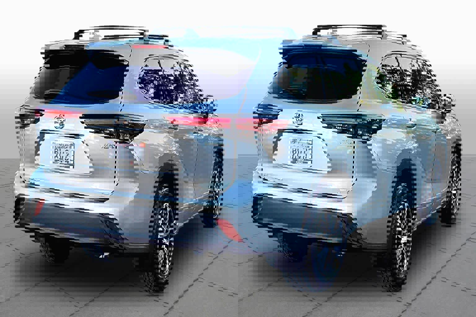 Used 2022 Toyota Highlander XLE image 12