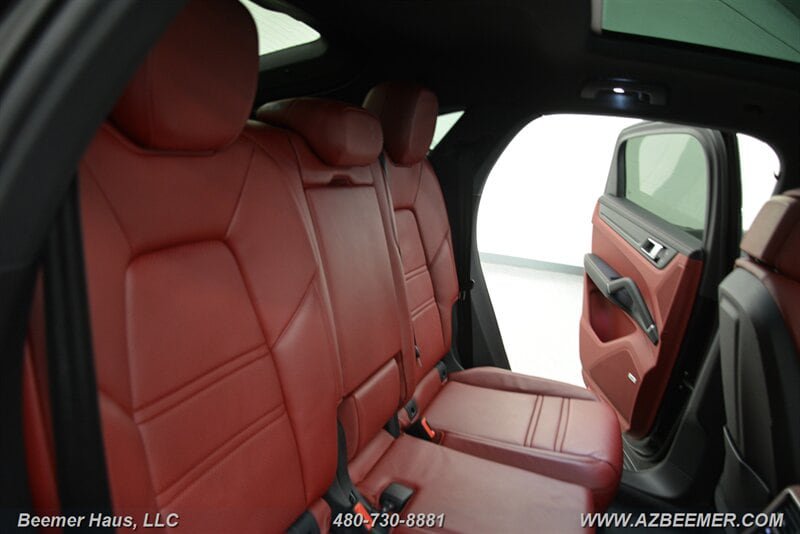 Used 2021 Porsche Cayenne S AWD/4WD image 27