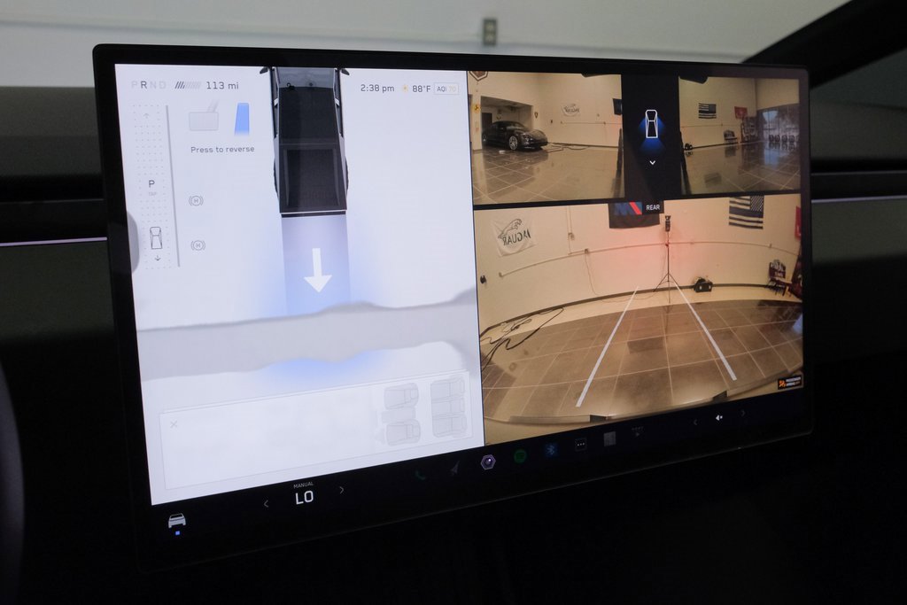 Used 2025 Tesla Cybertruck AWD Crew Cab image 27