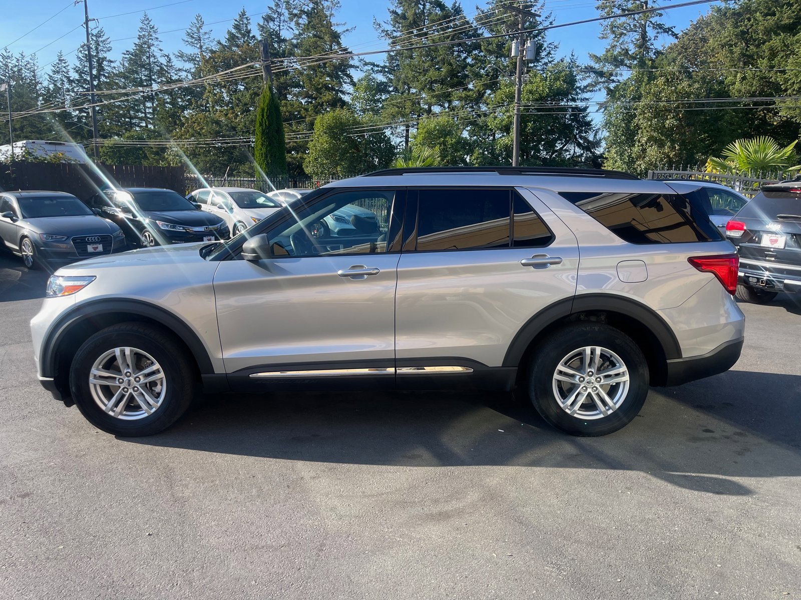 Used 2020 Ford Explorer XLT image 4