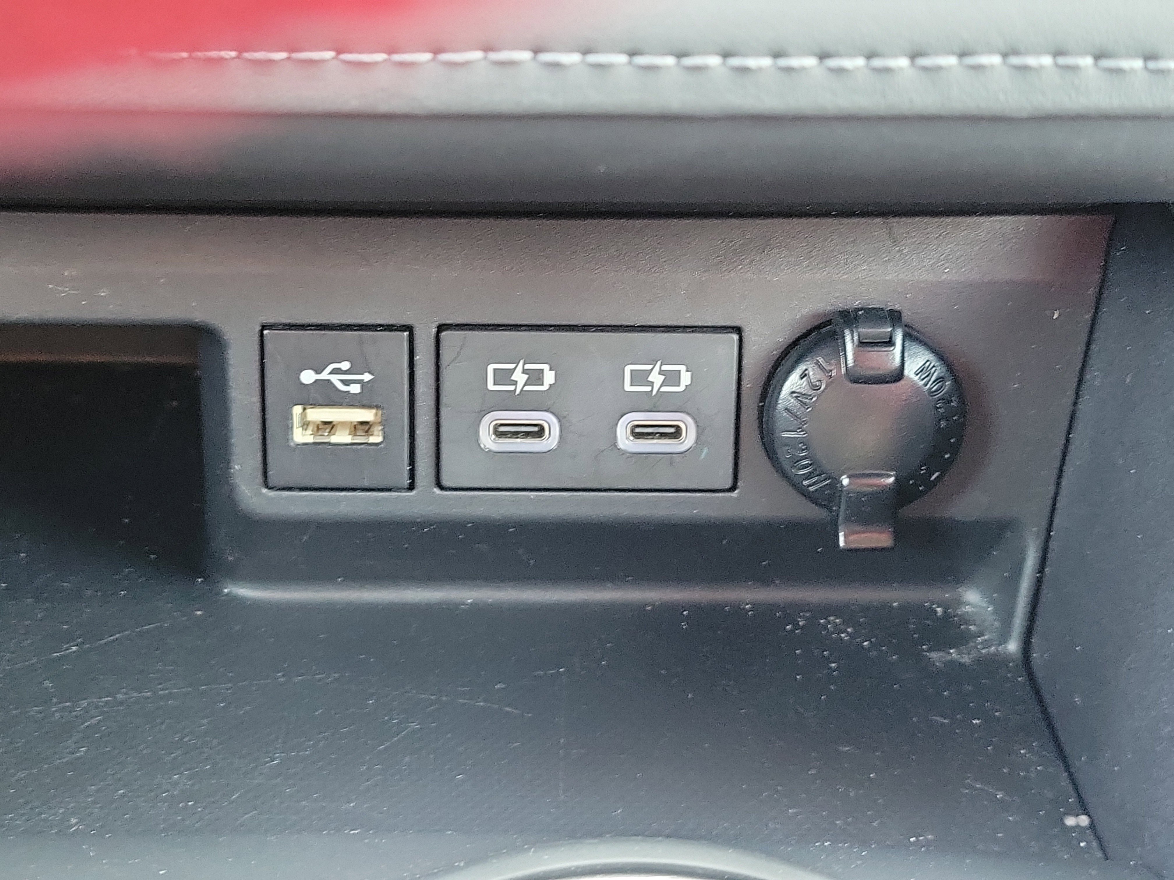 Used 2024 Toyota Highlander LE image 28