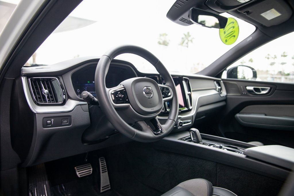 Used 2022 Volvo XC60 B5 R-Design w/ Advanced Package image 9