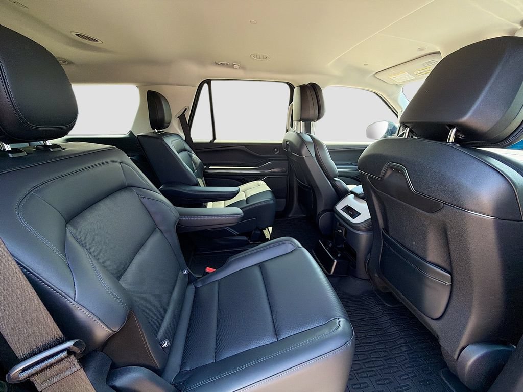 Used 2026 Lincoln Navigator Premiere AWD/4WD image 31