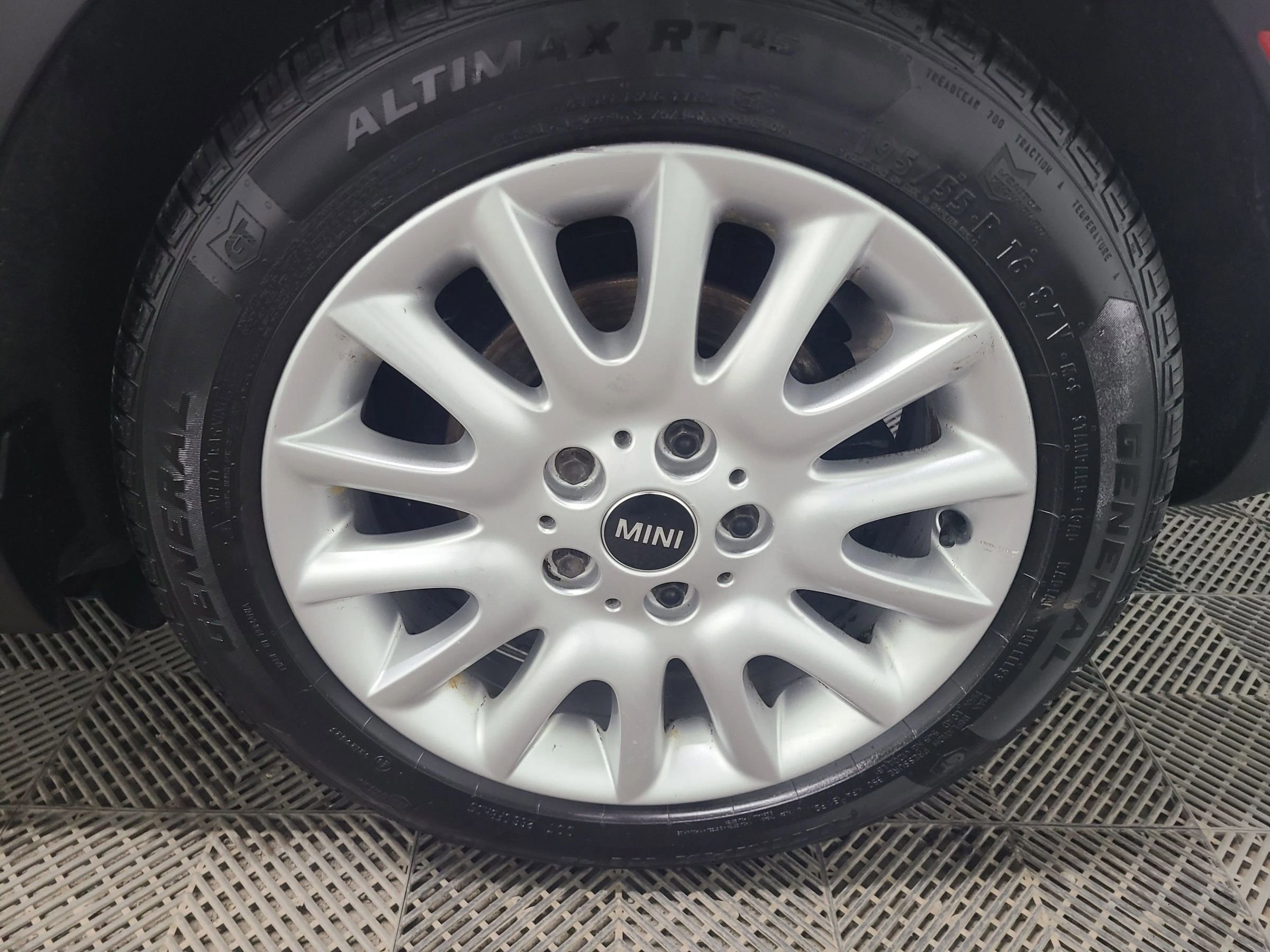 Used 2015 MINI Cooper S image 17