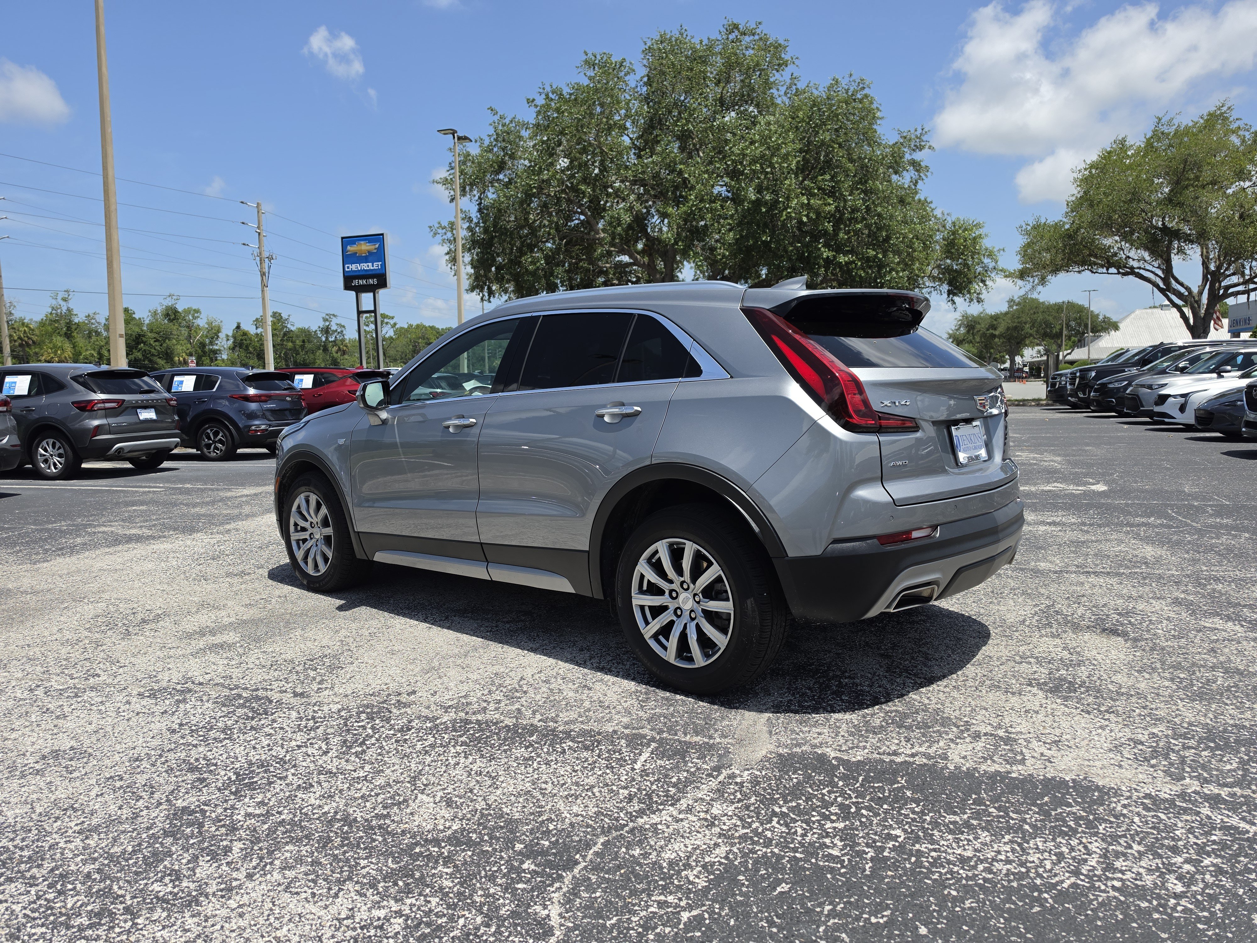 Used 2023 Cadillac XT4 Premium Luxury w/ Cold Weather Package AWD/4WD image 8