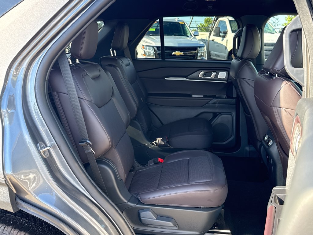 Certified 2026 Ford Explorer Platinum RWD image 28