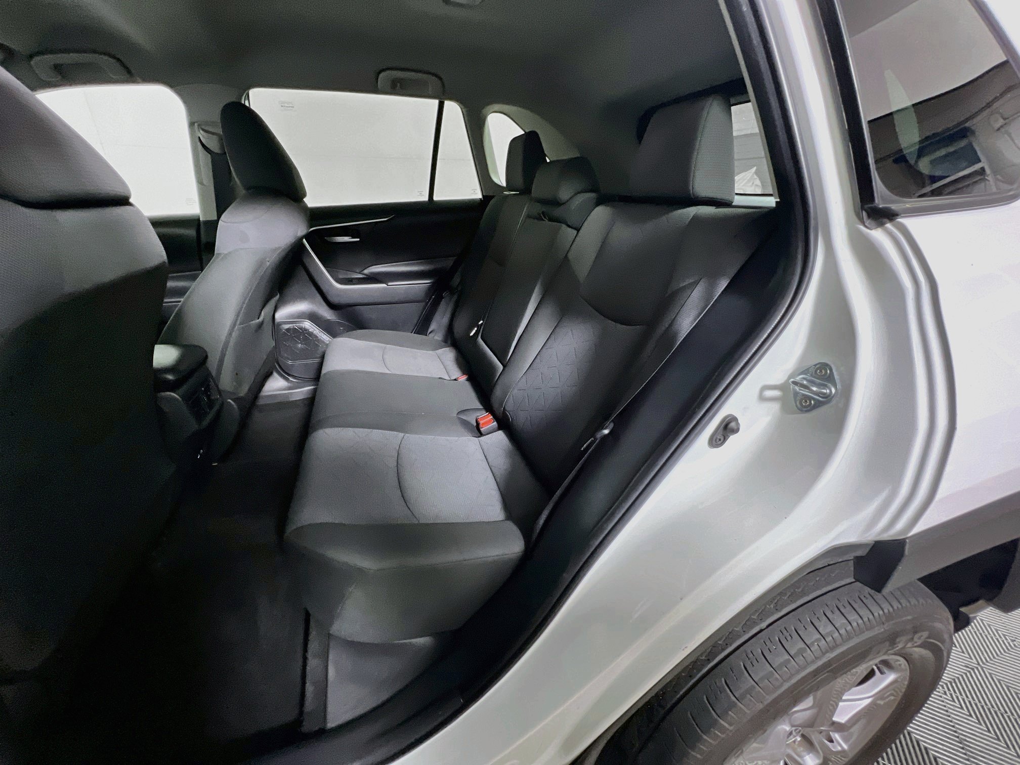 Used 2025 Toyota RAV4 XLE FWD image 29