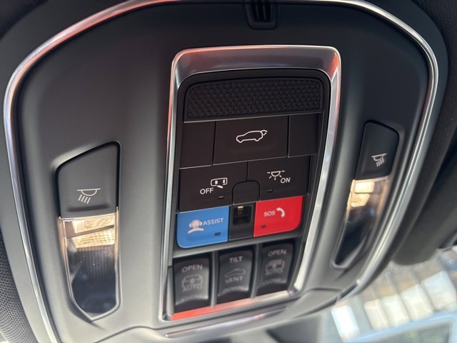 New 2025 Jeep Grand Cherokee Limited w/ Black Appearance Package image 19