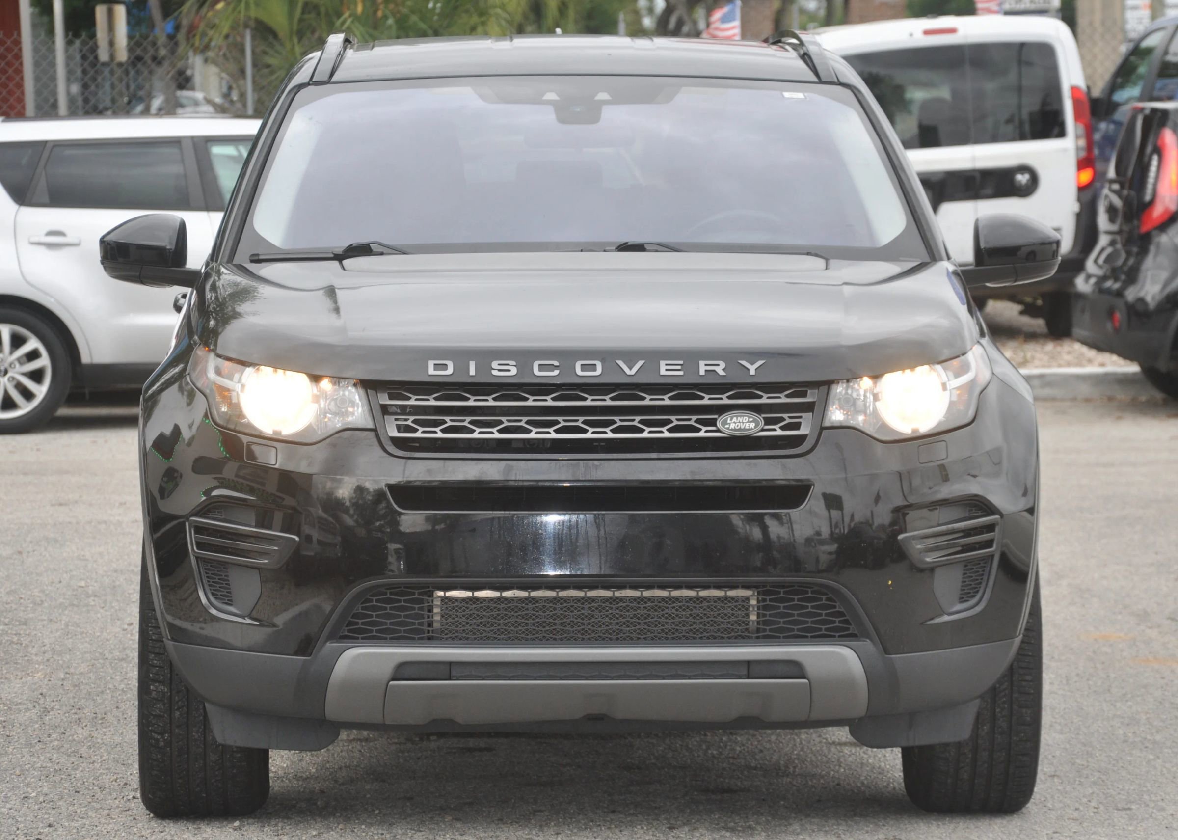 Used 2017 Land Rover Discovery Sport SE image 25