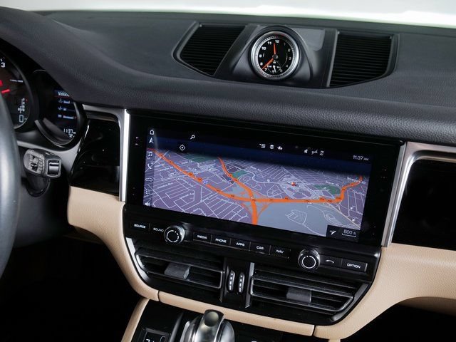 Certified 2021 Porsche Macan AWD/4WD image 17