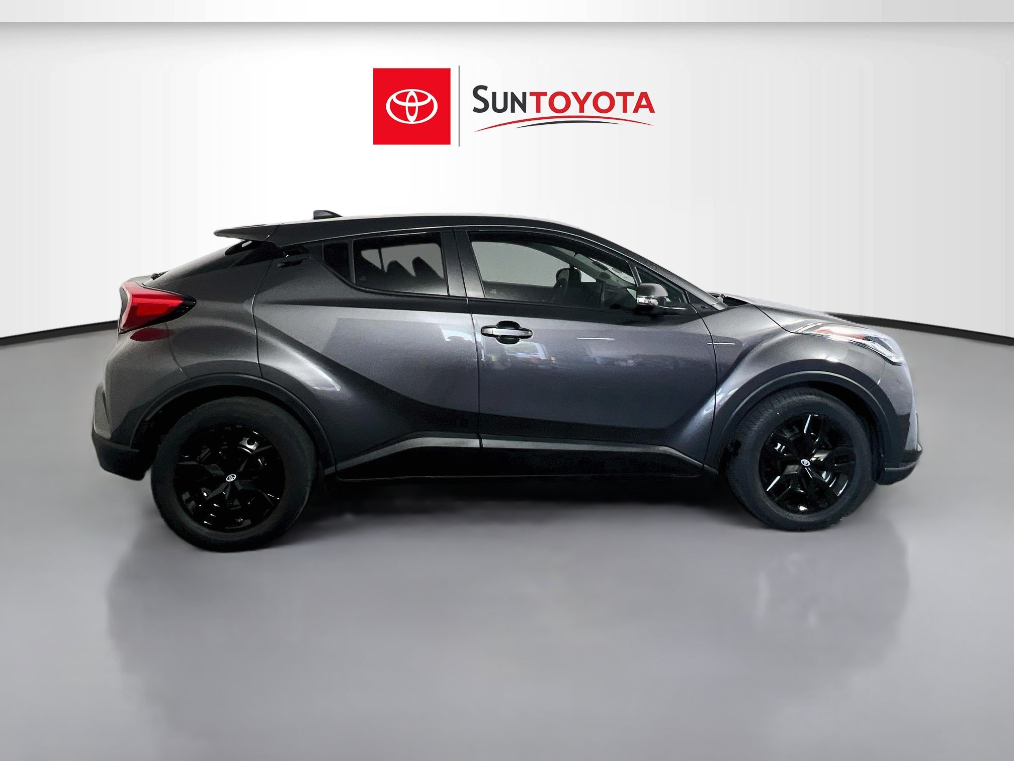 Used 2021 Toyota C-HR LE FWD image 2