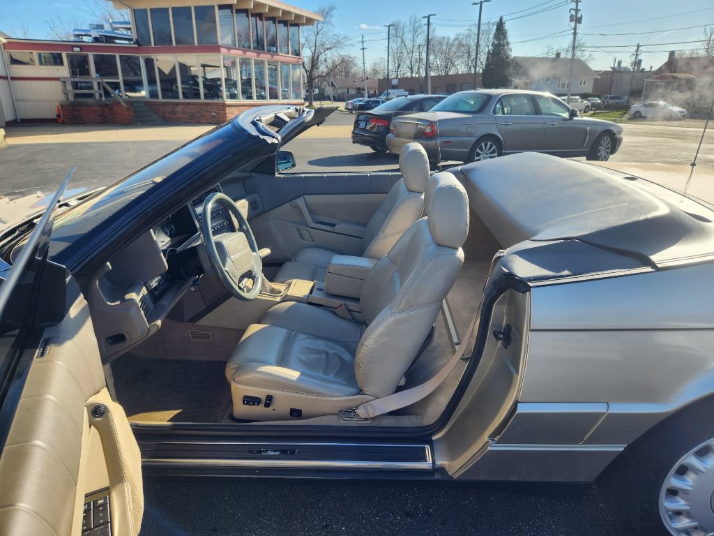 Used 1993 Cadillac Allante FWD image 28