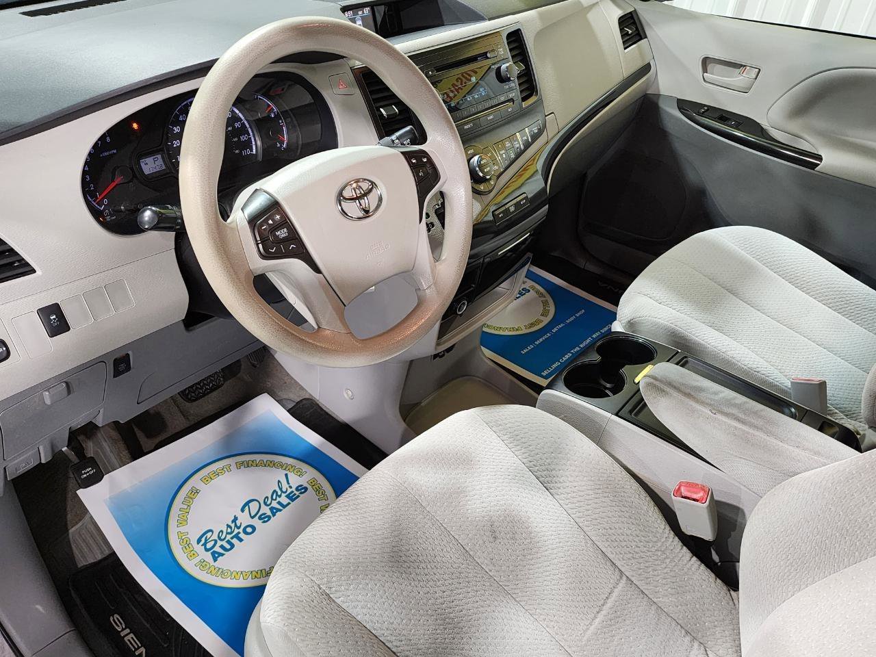 Used 2014 Toyota Sienna LE FWD image 19