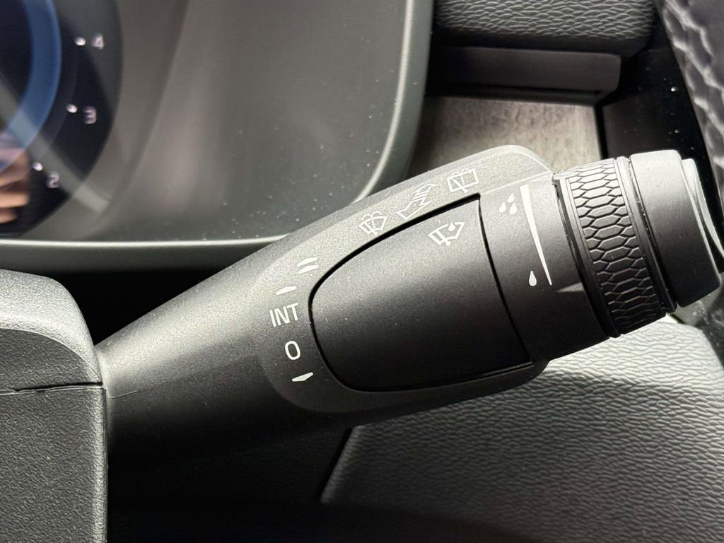 Used 2023 Volvo XC40 B5 Ultimate w/ Protection Package Premier image 29