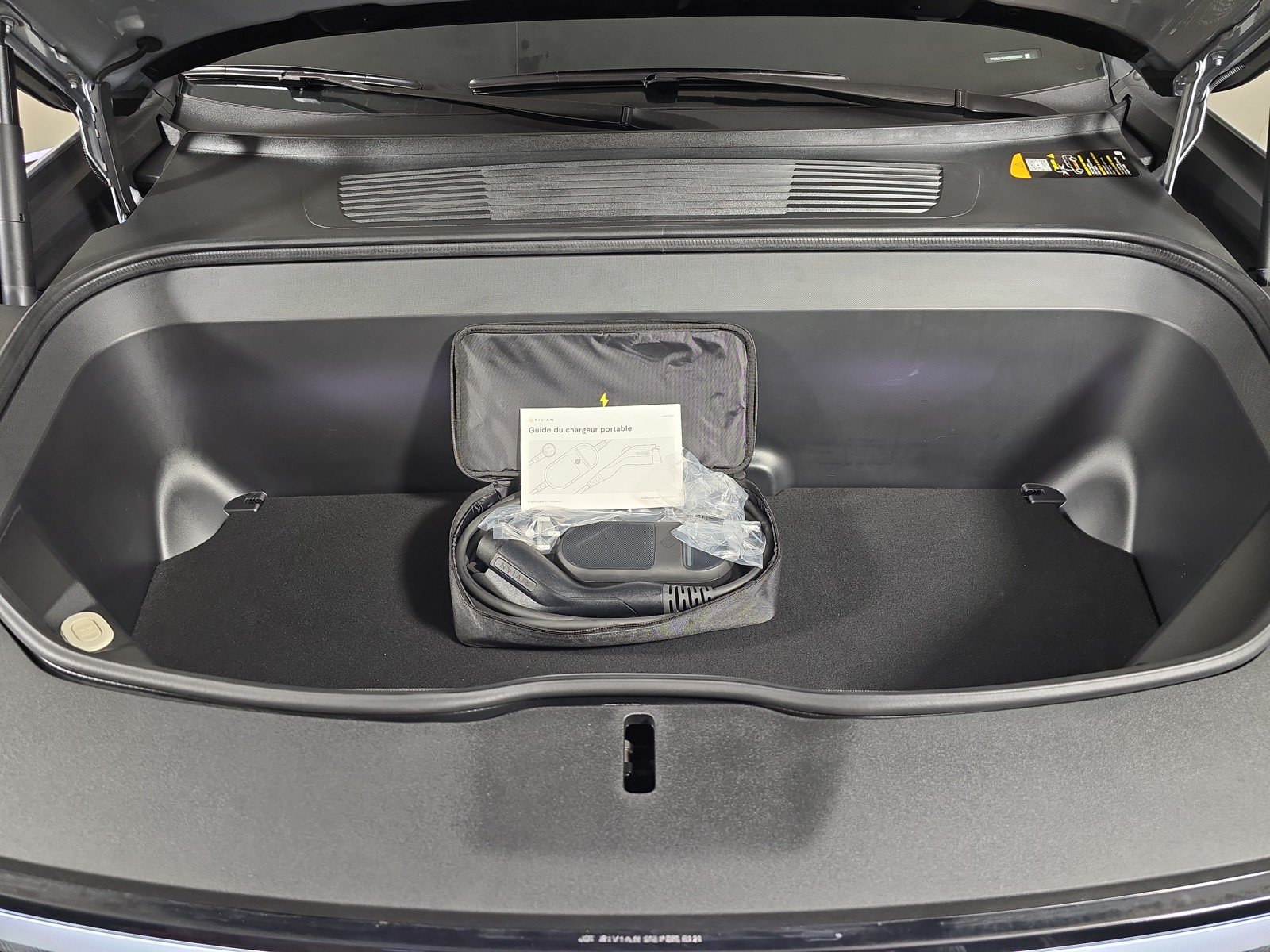 Used 2024 Rivian R1S Adventure AWD/4WD image 14