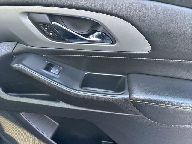 Used 2021 Chevrolet Traverse LT image 43