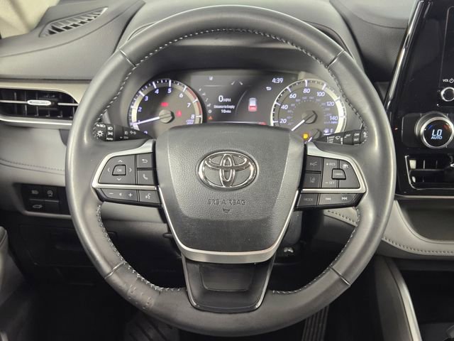 Used 2024 Toyota Highlander LE FWD image 21