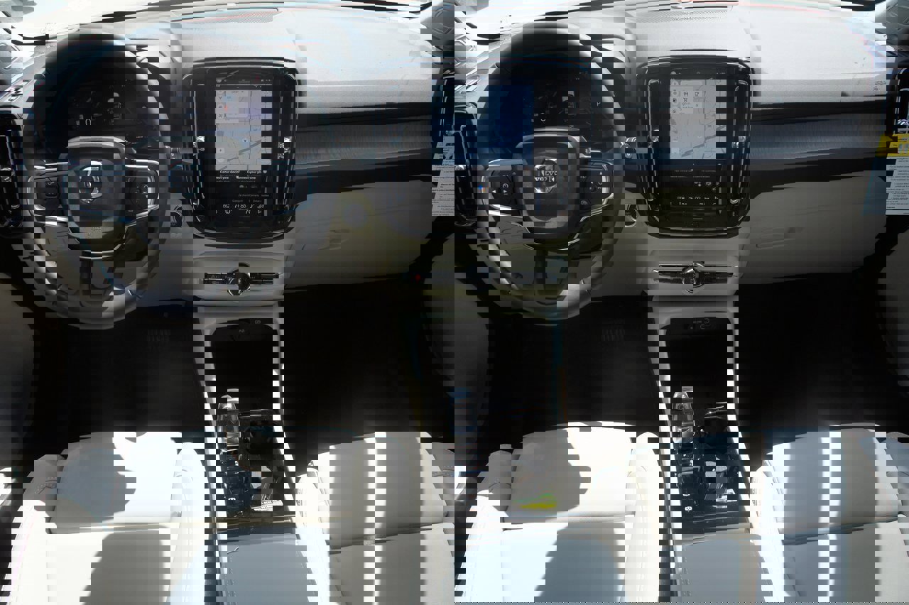 New 2026 Volvo XC40 B5 Ultra w/ Protection Package Premier image 10