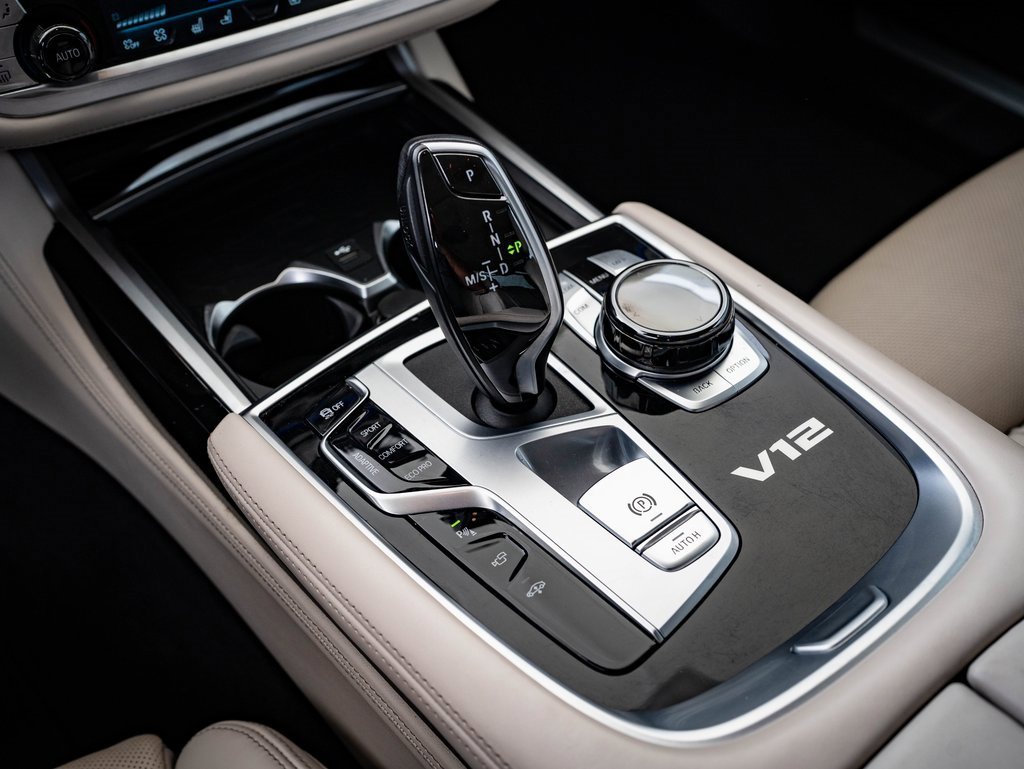 Used 2022 BMW M760i xDrive w/ Luxury Rear Seating Package image 32