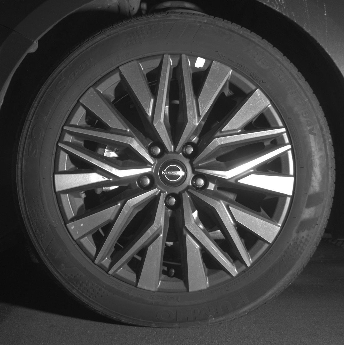 Used 2025 Nissan Altima 2.5 SV FWD image 12