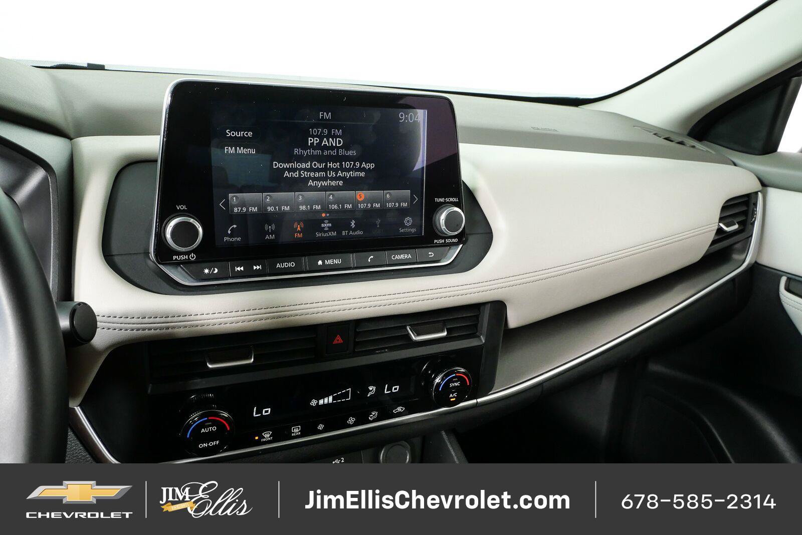 Used 2025 Nissan Rogue SV AWD/4WD image 12