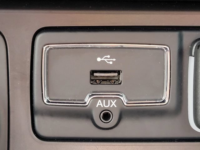 Certified 2023 Jeep Renegade Latitude AWD/4WD image 8