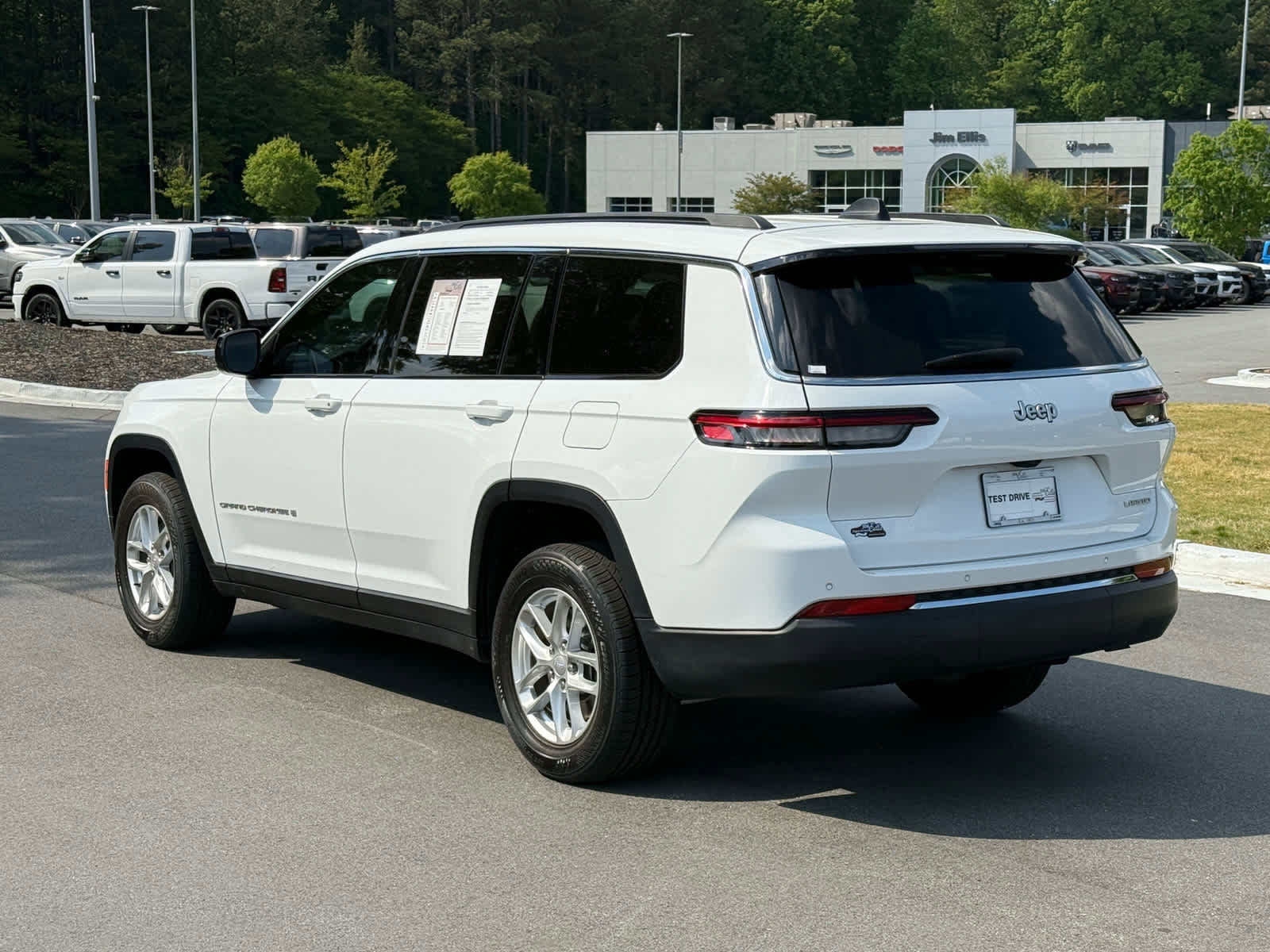 Used 2024 Jeep Grand Cherokee L Laredo w/ Luxury Tech Group I RWD image 3