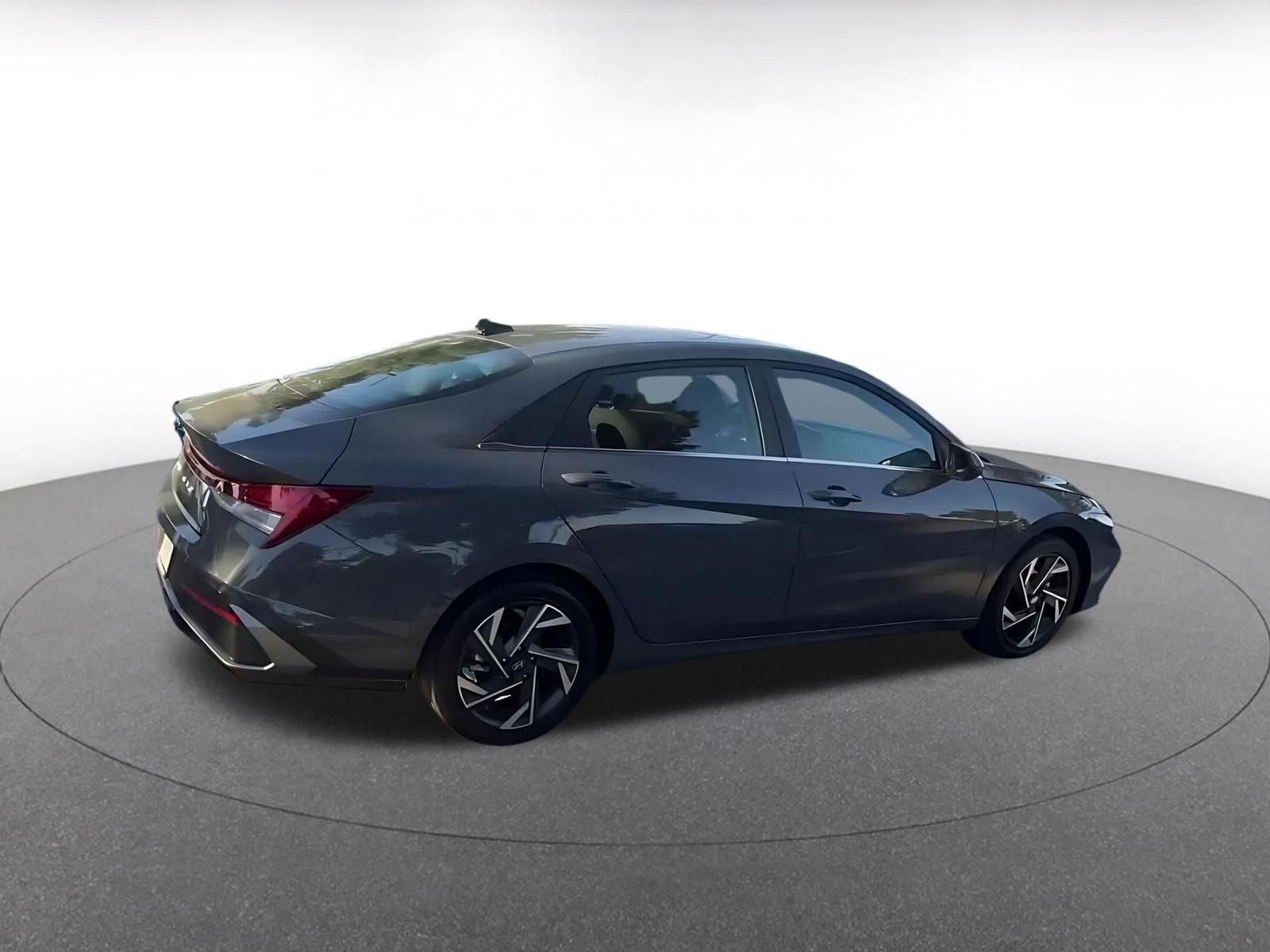 Used 2025 Hyundai Elantra SEL image 14