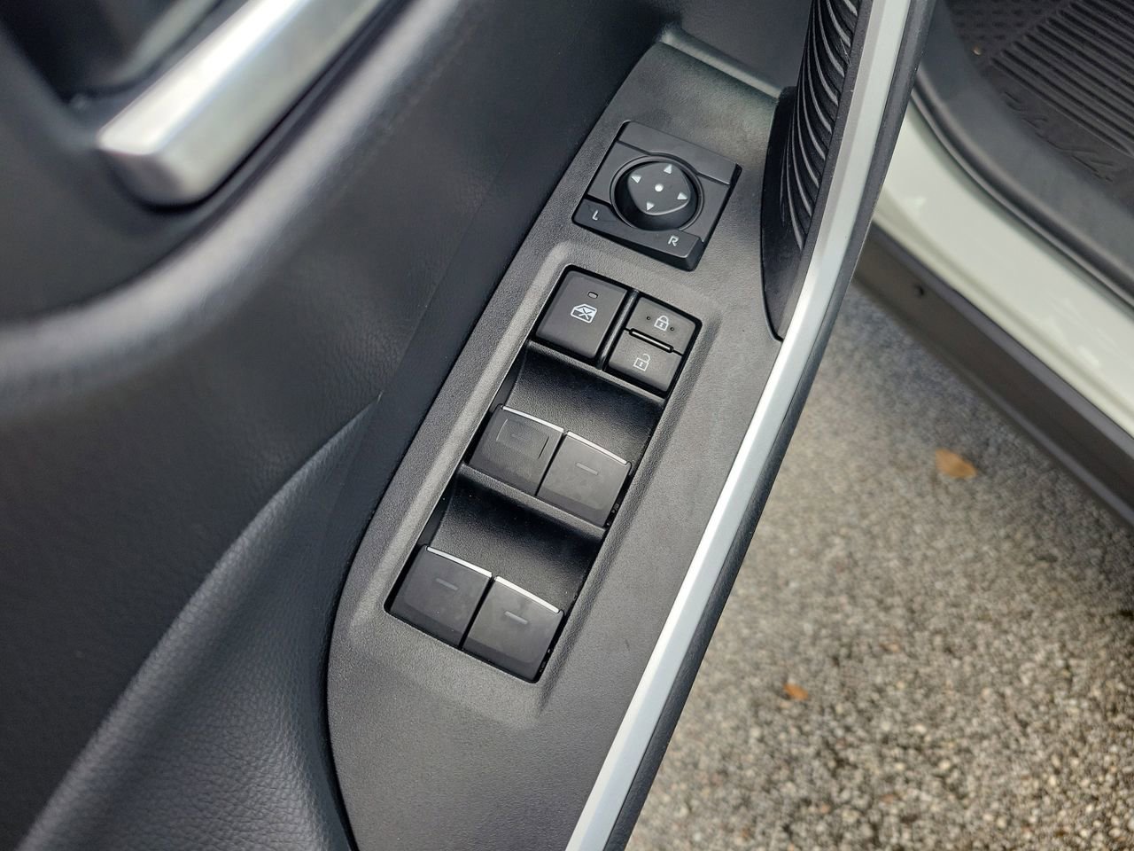 Used 2023 Toyota RAV4 XLE w/ Convenience Package FWD image 15