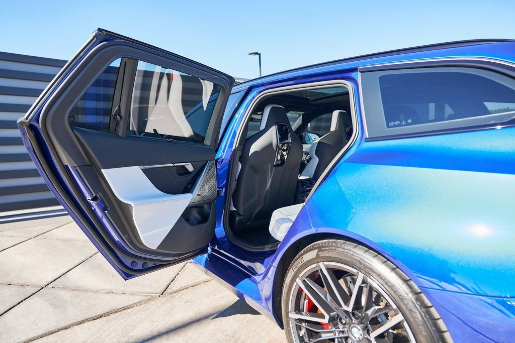 Used 2025 BMW M5 Touring image 25