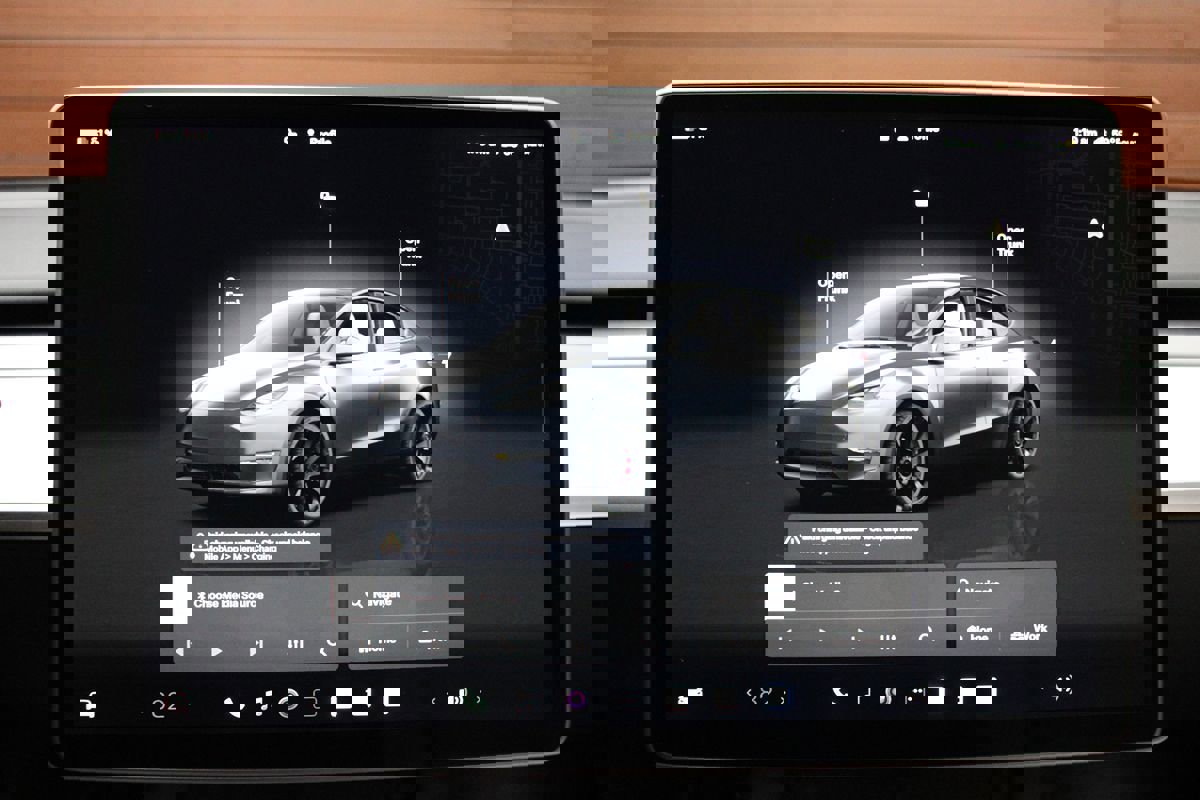 Used 2023 Tesla Model Y Long Range image 30