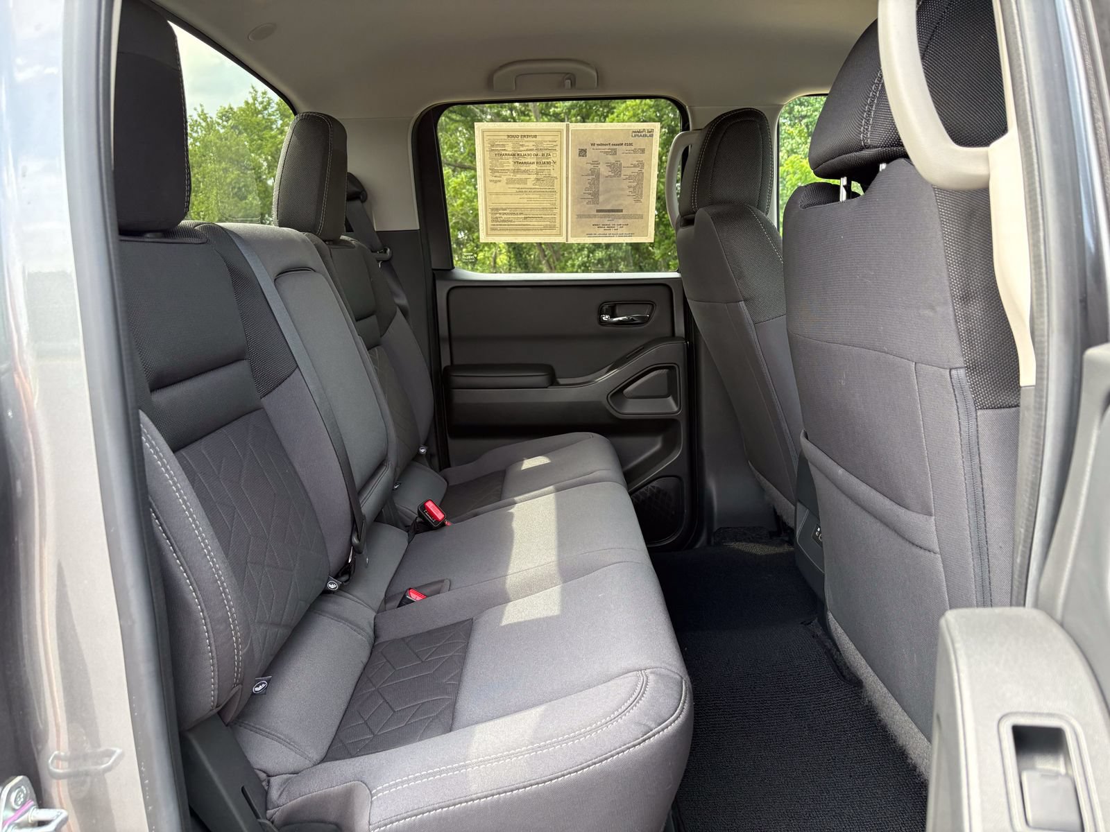 Used 2025 Nissan Frontier SV AWD/4WD image 29