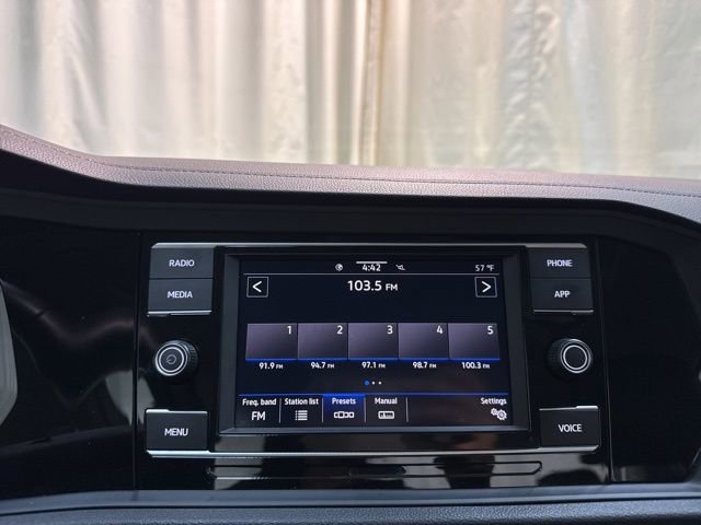 Certified 2023 Volkswagen Jetta SE w/ Panoramic Sunroof Package image 20