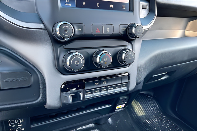 New 2024 RAM 5500 Tradesman w/ Chrome Appearance Group AWD/4WD image 16