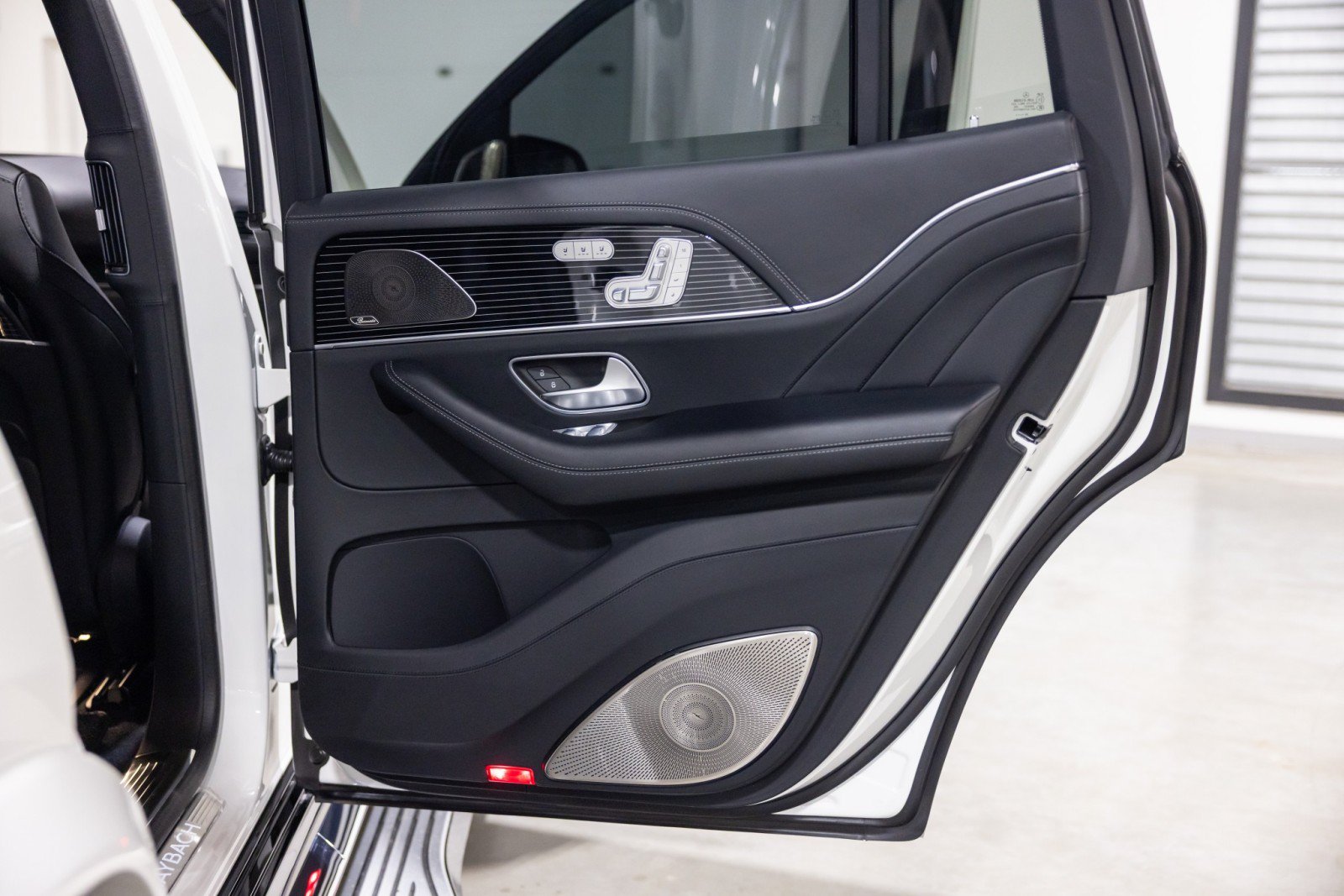 Used 2024 Mercedes-Benz Maybach GLS 600 4MATIC image 26