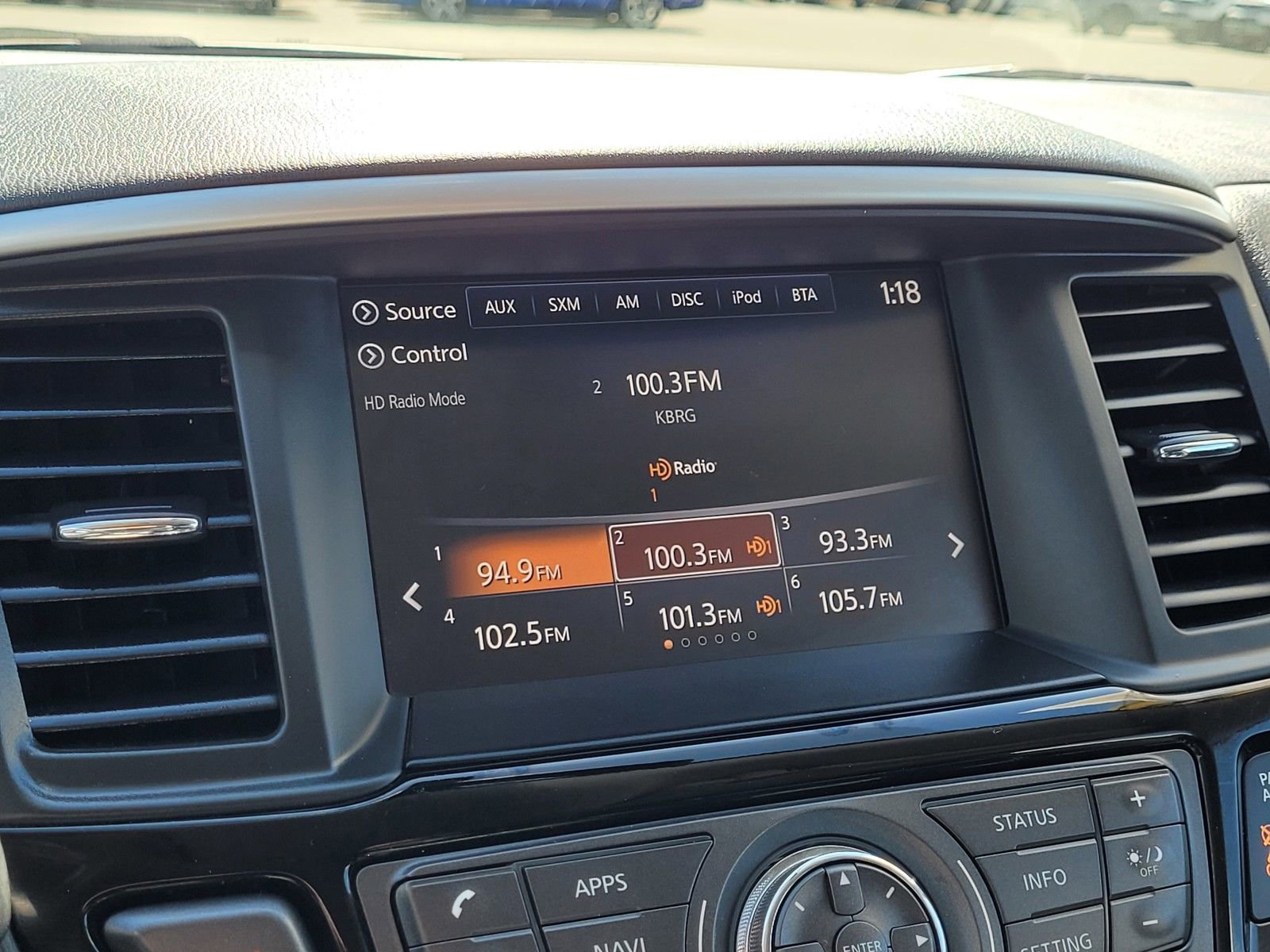 Used 2018 Nissan Pathfinder SV w/ SV Tech Package image 23