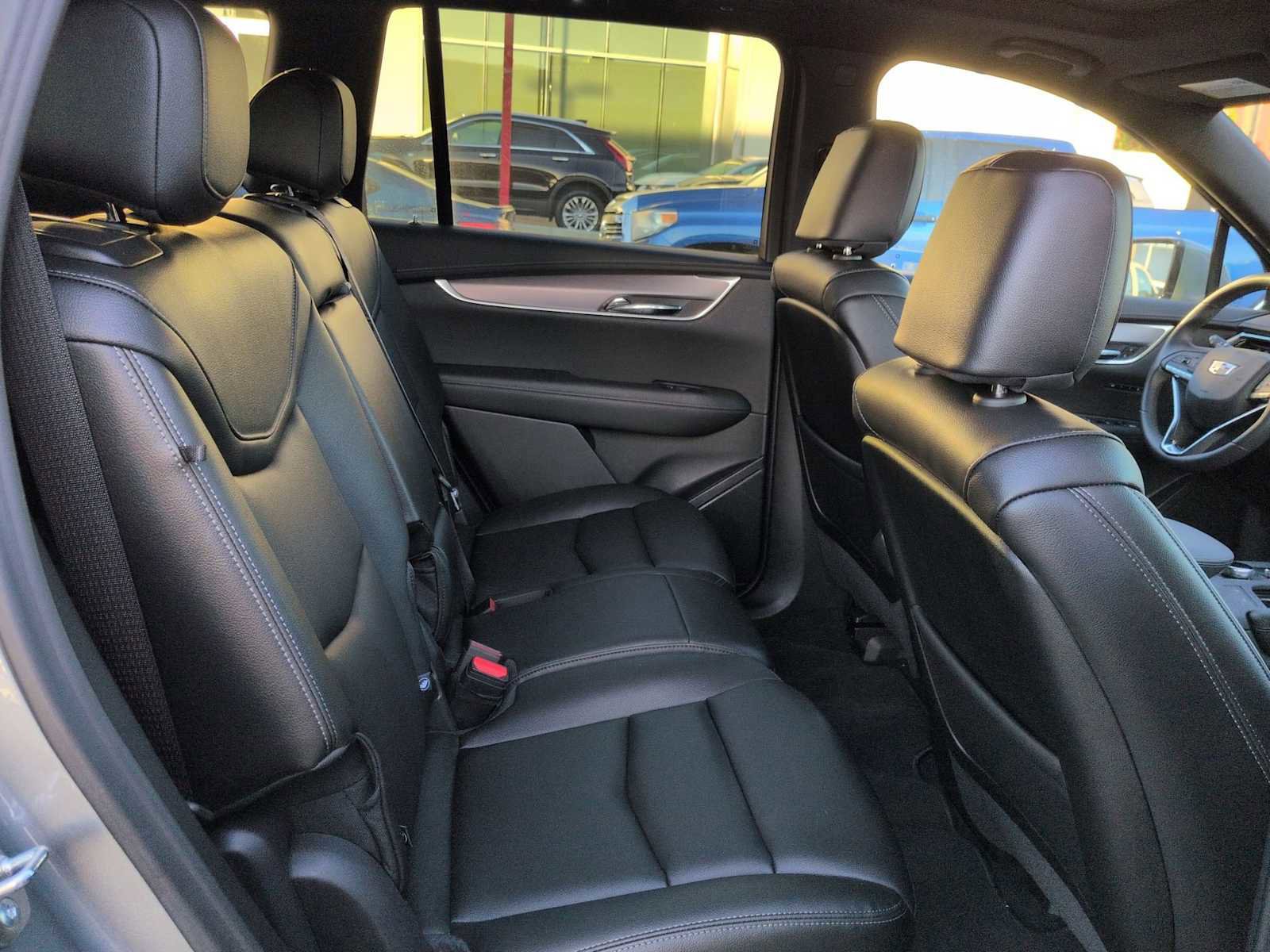 Used 2025 Cadillac XT6 Luxury image 27