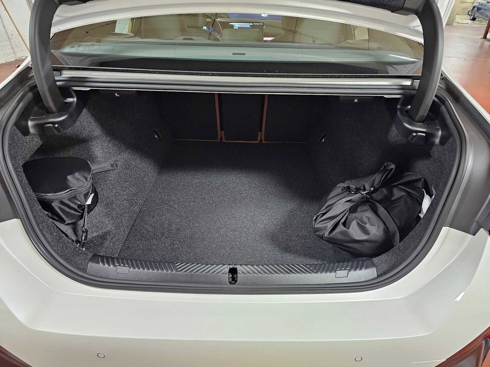 New 2026 BMW 550e xDrive w/ Executive Package image 14